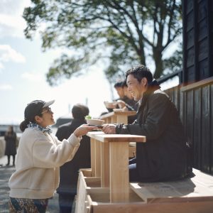 半田の運河床 その1&その2 カウンターを介したコミュニケーション/写真©稲葉天祐